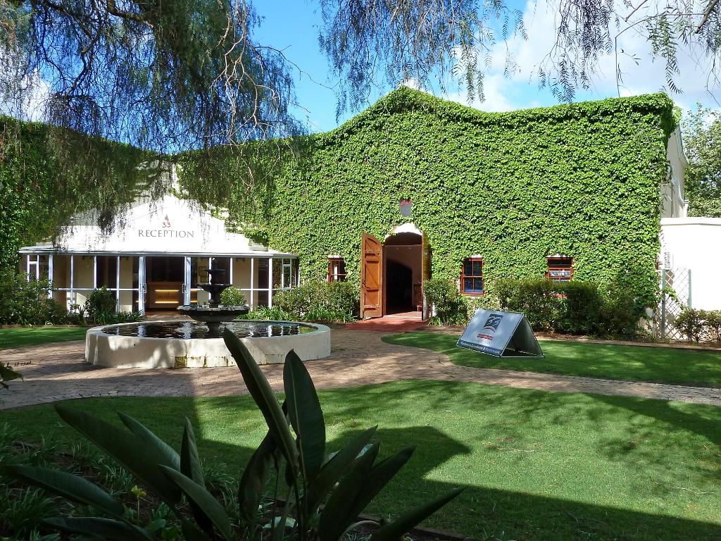 P1000972_ji.jpg - 33 Stay Guesthouse, [de]Rezeption, Restaurant[en]reception, restaurant