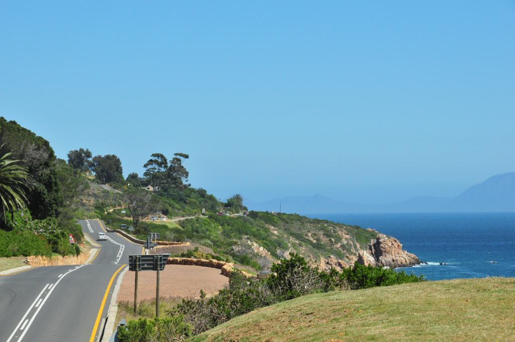 101_0597.JPG - [de]Küstenstraße, False Bay[en]Coastal road, False Bay