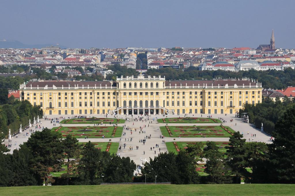 12900_N3B_2824.JPG - [de]Schloss Schönbrunn von der Gloriette[en]Schoenbrunn palace as seen from the Gloriette